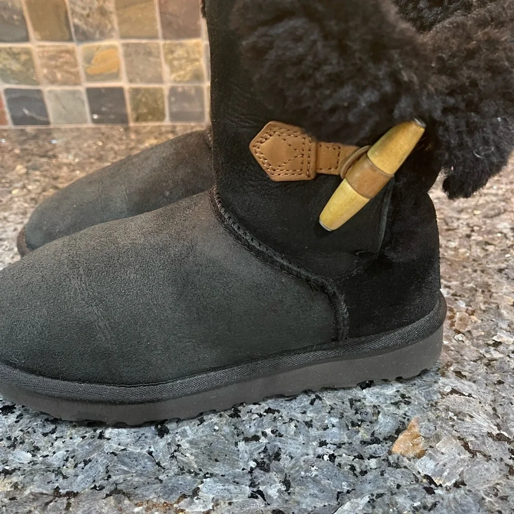 UGG classic short